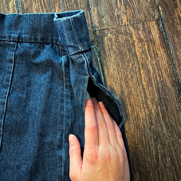 Topshop Moto denim mini skirt women’s size 8/28 with zipper closure and pockets - Picture 4 of 4